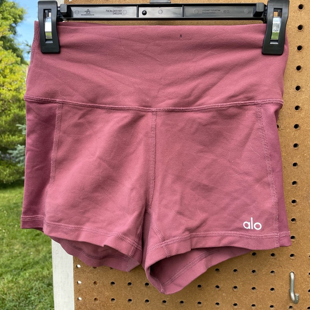 Pink mauve alo yoga shorts size small